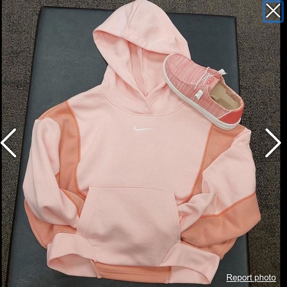 Nike Women’s Fleece Oversized Hoodie, Light Pink, Two-Toned, Cropped Length.